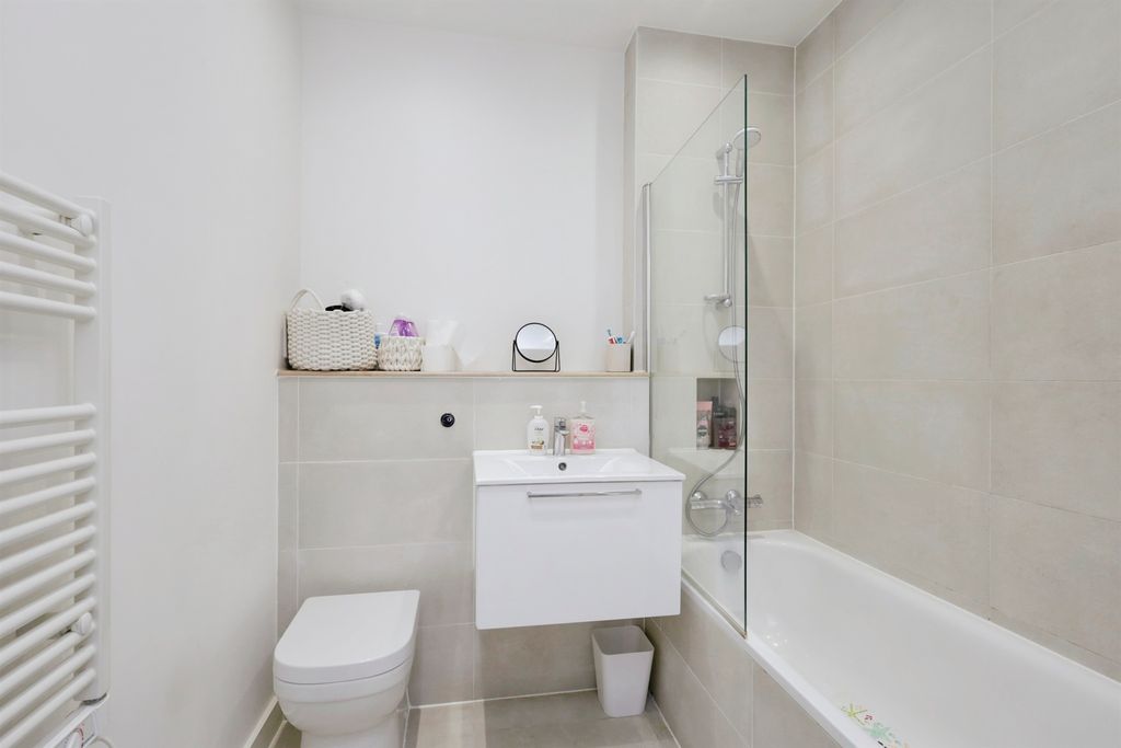 Property photo 2 of 12 Bathroom