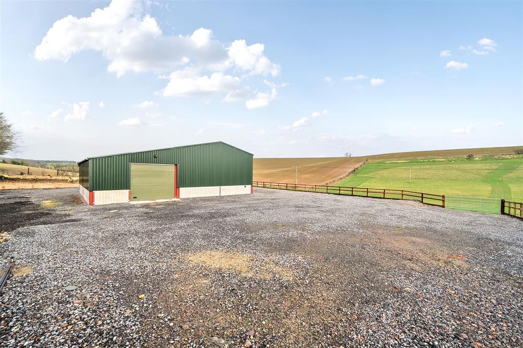 Property photo 2 of 13 1417861-6-699c2A4787853.Jpg