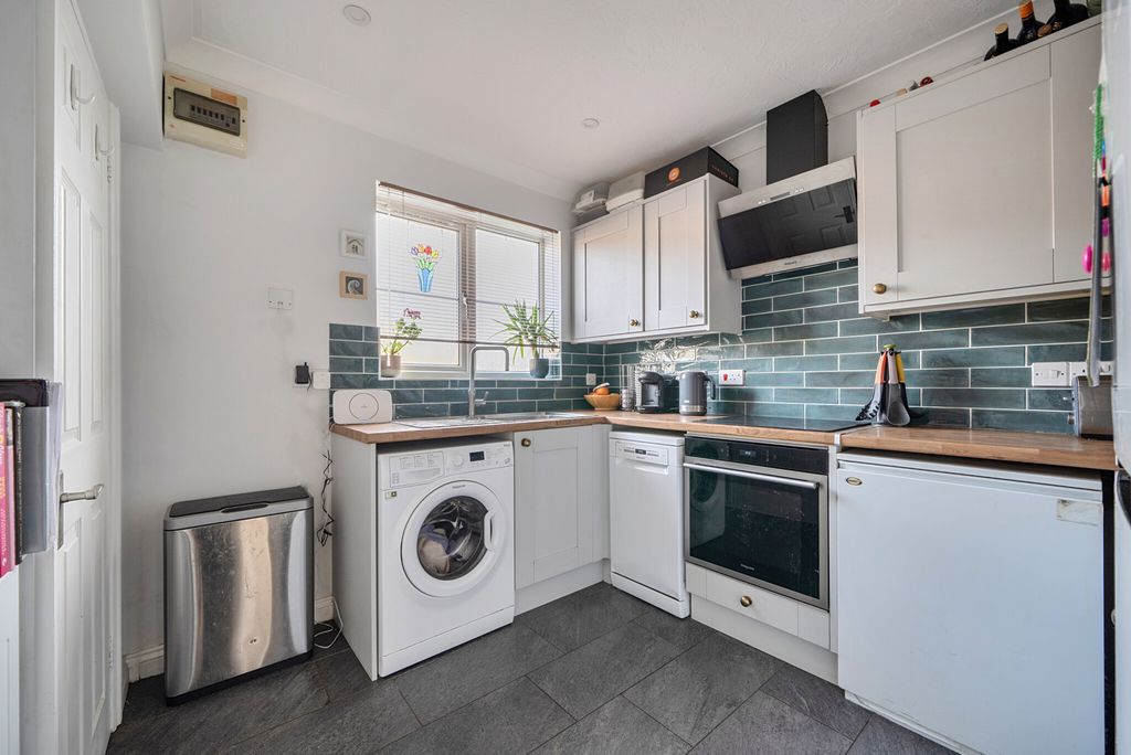 Property photo 3 of 22 1408984-1-698F558...