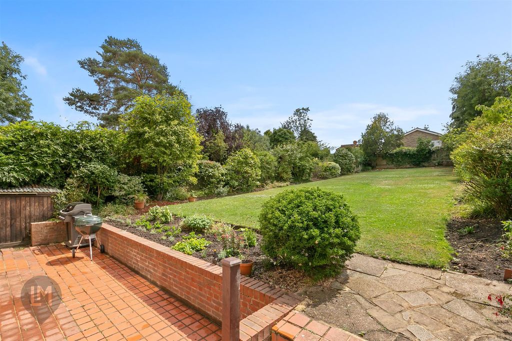 Property photo 2 of 10 Garden