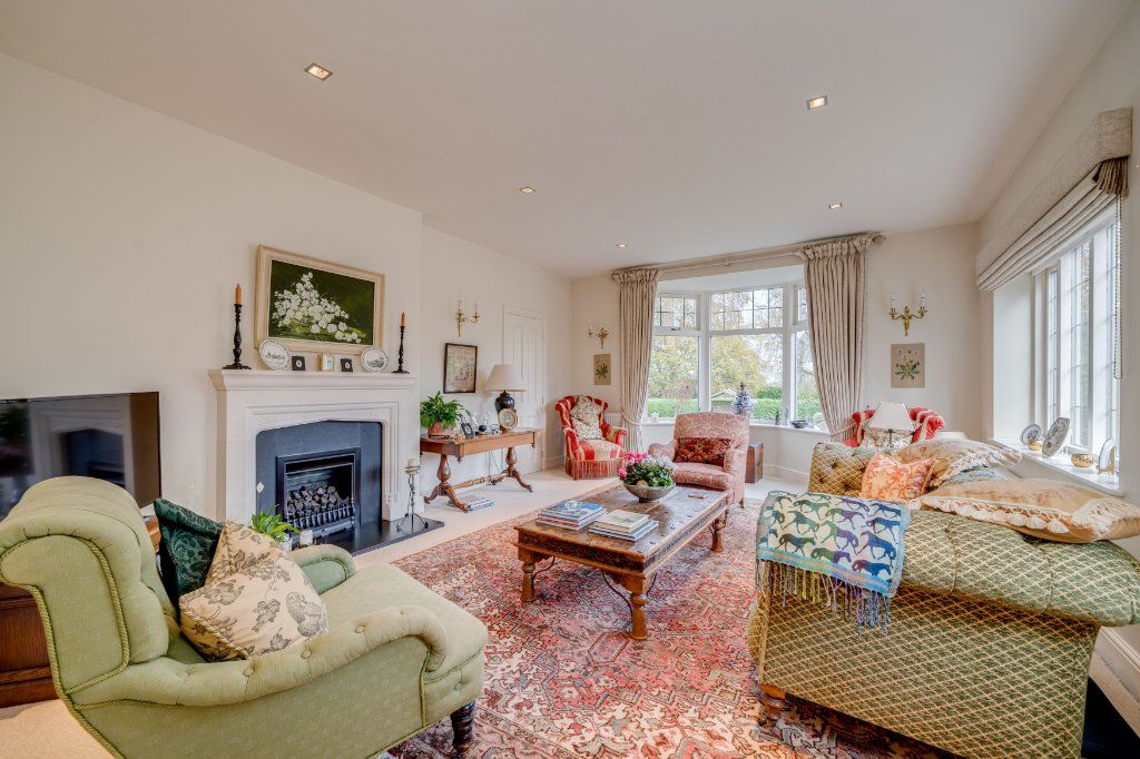 Property photo 2 of 29 Sitting Room