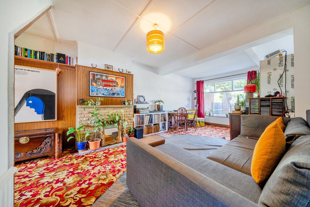 Property photo 2 of 13 1522802-10-6Abb88...