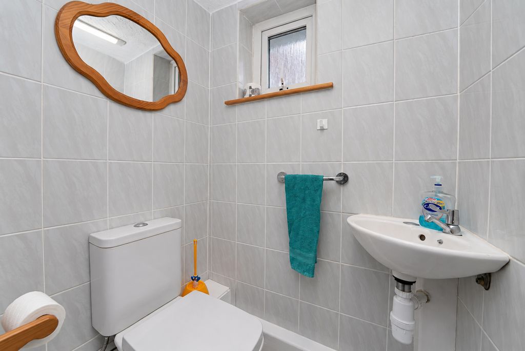 Property photo 3 of 25 14-Welbeck-Ave-2001