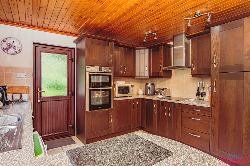 Property photo 2 of 17 Photo
