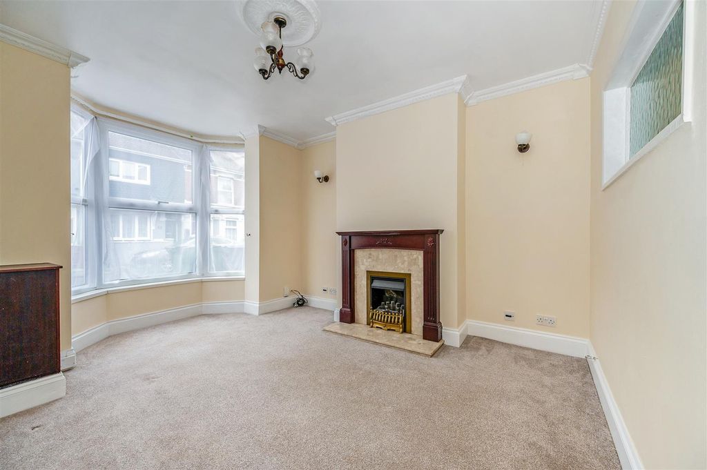 Property photo 2 of 21 Sitting Room