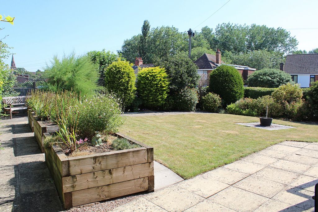 Property photo 2 of 27