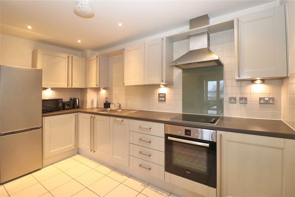 Property photo 3 of 10 Picture No. 12