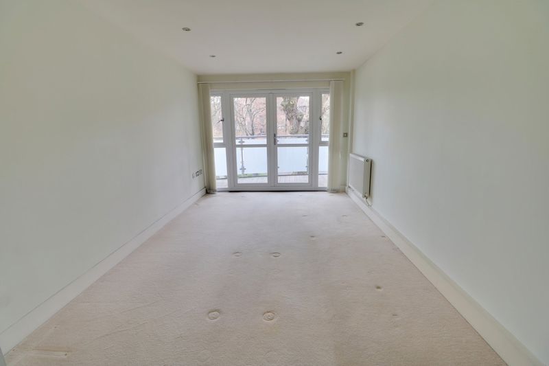 Property photo 3 of 11 Photo 6