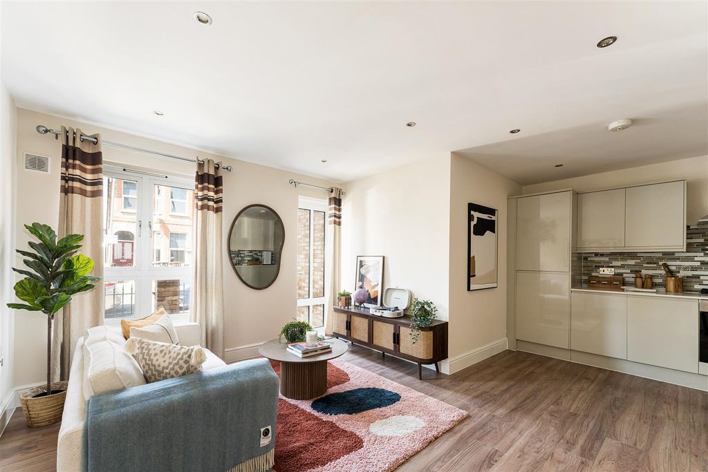 Property photo 2 of 29 Stainfourth Road, E17
