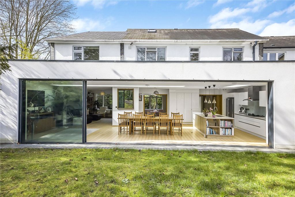 Property photo 1 of 40 Picture No. 09