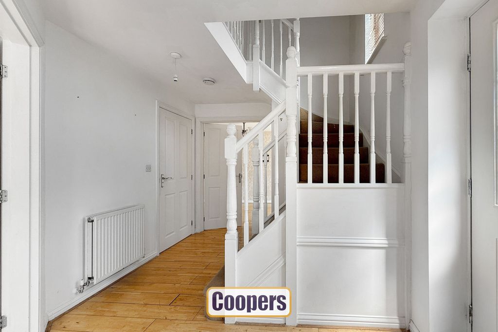 Property photo 2 of 14 Hallway