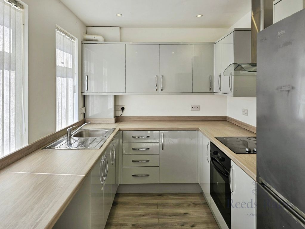 Property photo 2 of 11 Kitchen