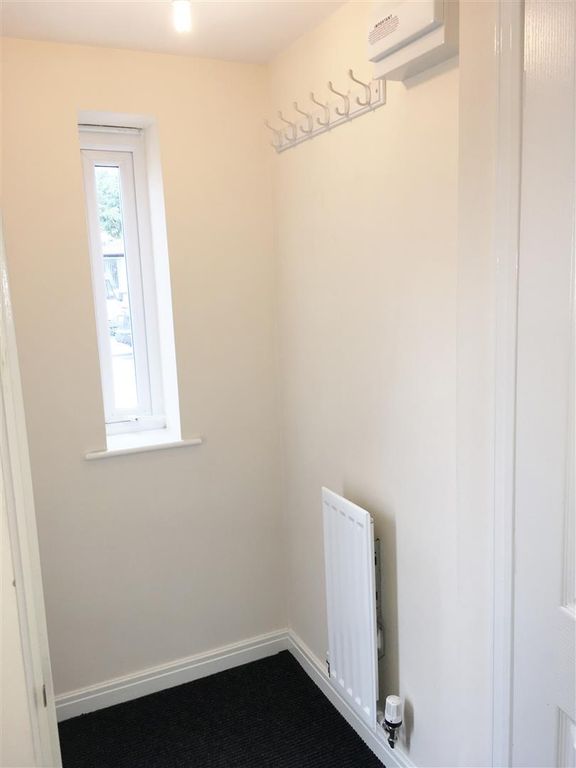 Property photo 3 of 24 Vestibule