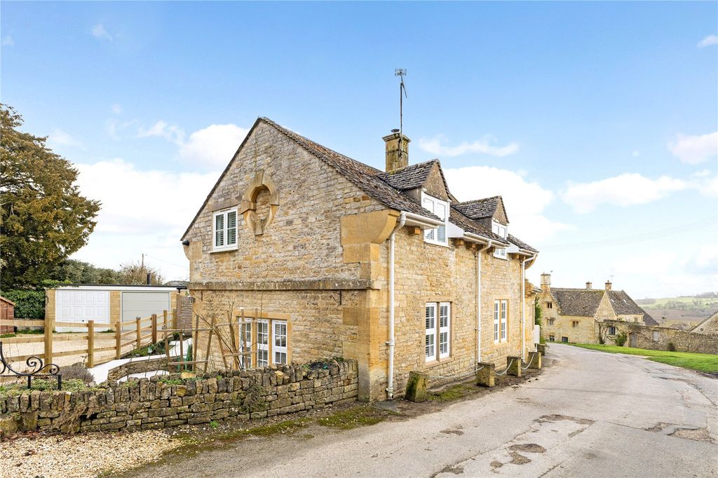 Property photo 2 of 16 Clematis Cottage