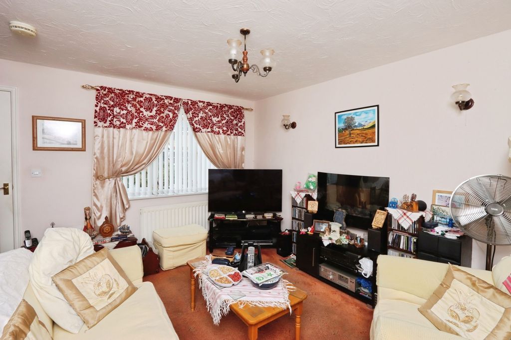 Property photo 3 of 17 Photo