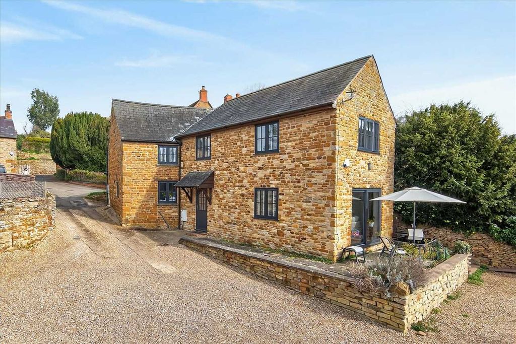 Property photo 2 of 33