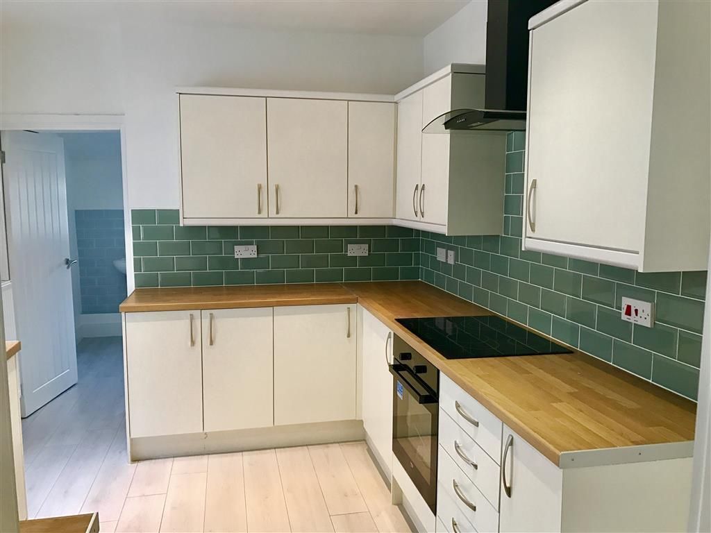 Property photo 3 of 7 Kitchen