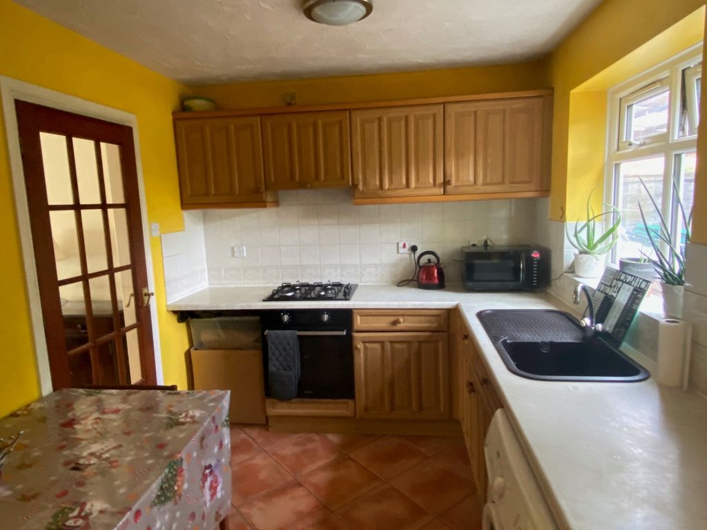 Property photo 2 of 10 Kitchen