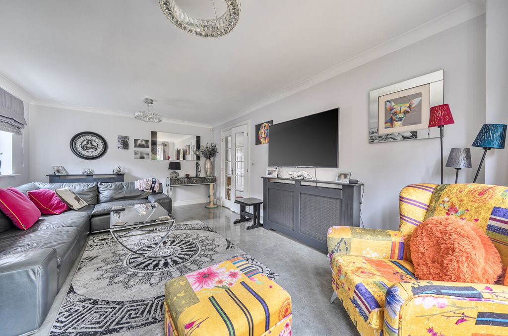 Property photo 3 of 18 1403488-18-69721c...