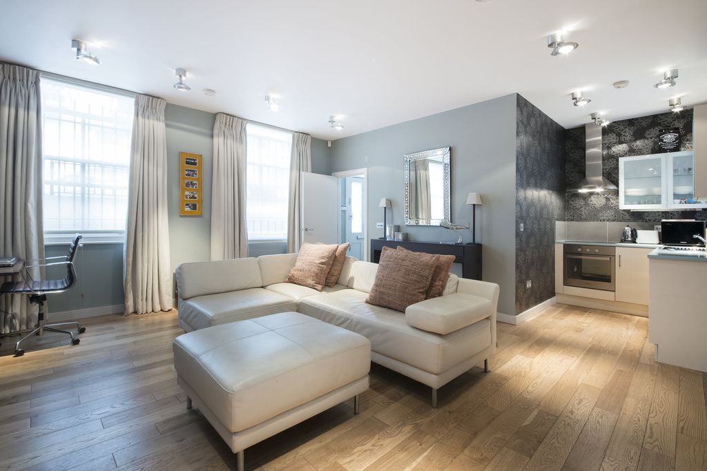 Property photo 1 of 9 Living Room