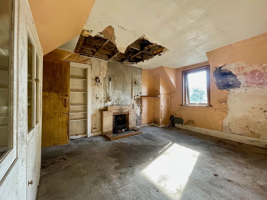 Property photo 3 of 27