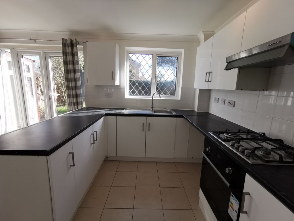 Property photo 2 of 11 Kitchen