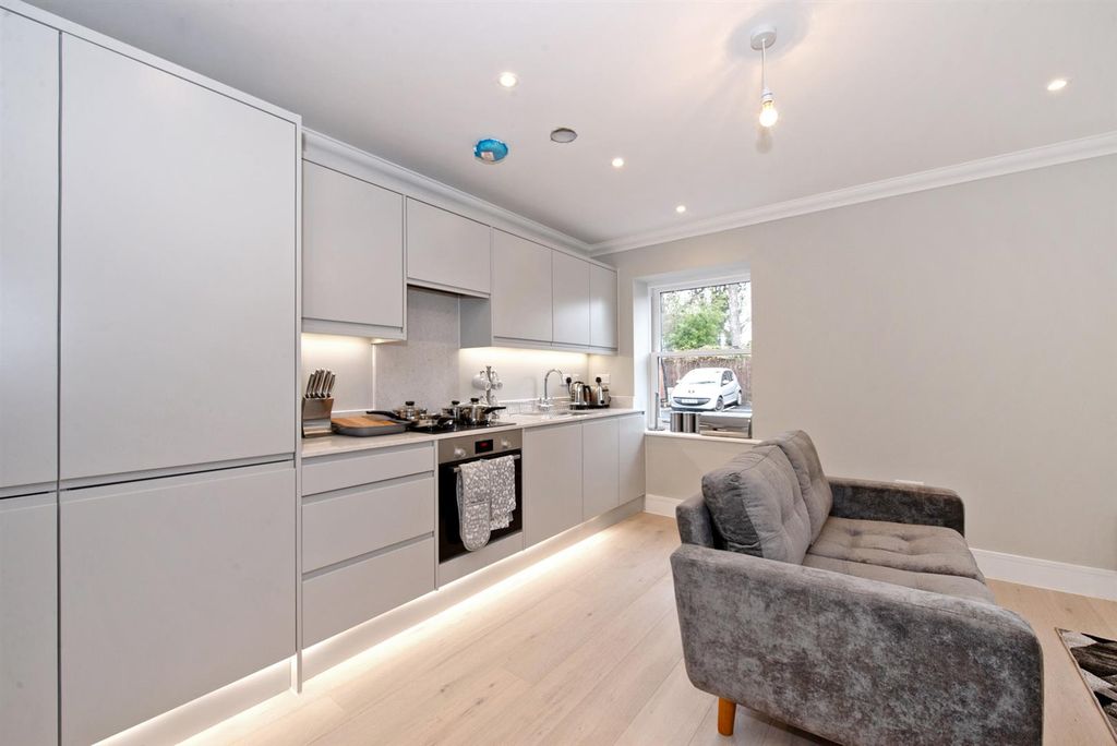 Property photo 3 of 8 4_St_Marks_House_5.Jpg
