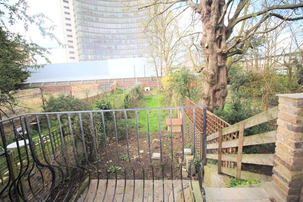 Property photo 3 of 8 Picture No. 14