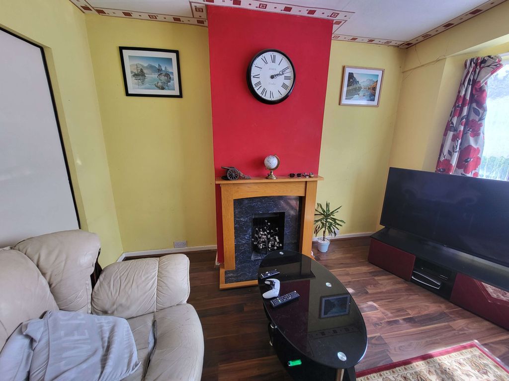 Property photo 3 of 19 Gallery