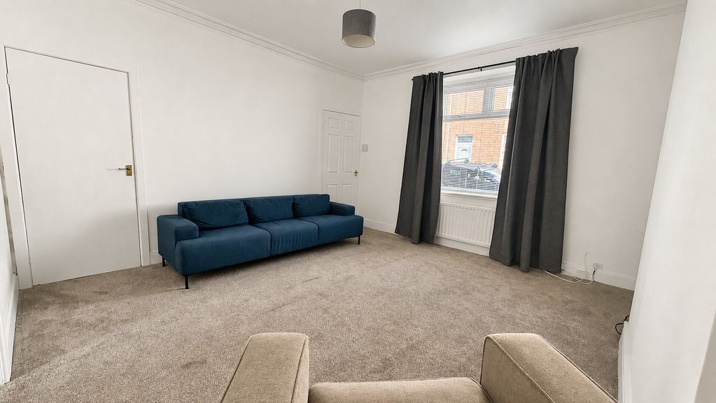 Property photo 2 of 11 Lounge
