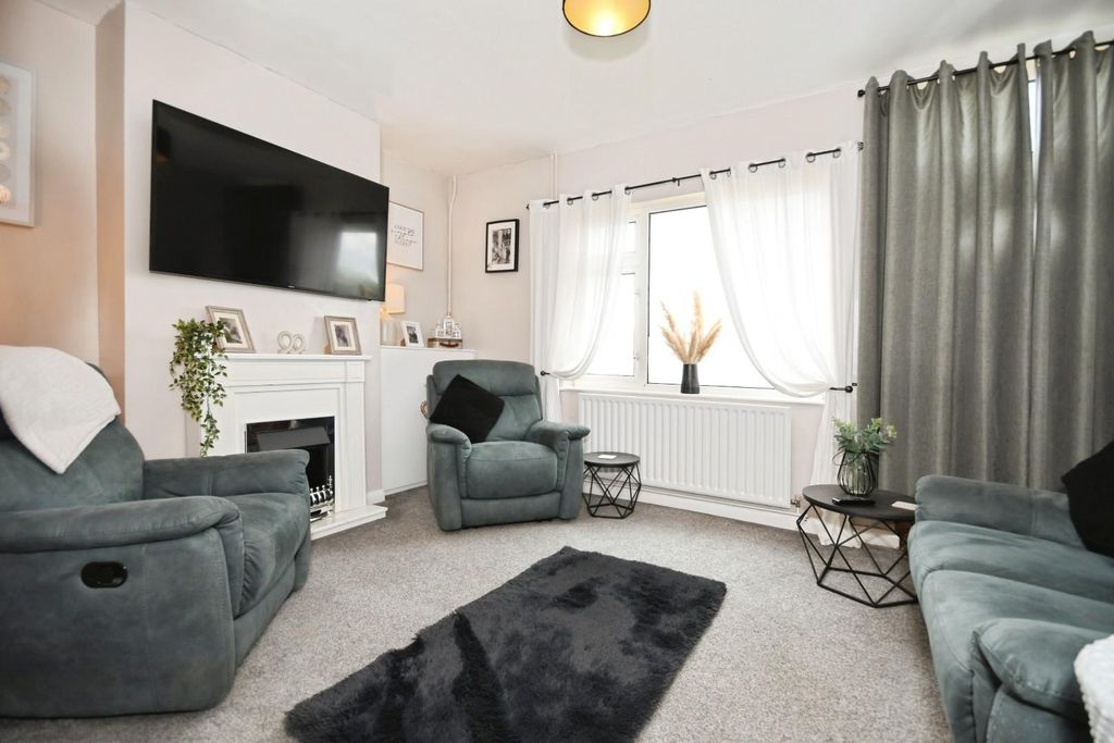 Property photo 2 of 17 Lounge 03.Jpg