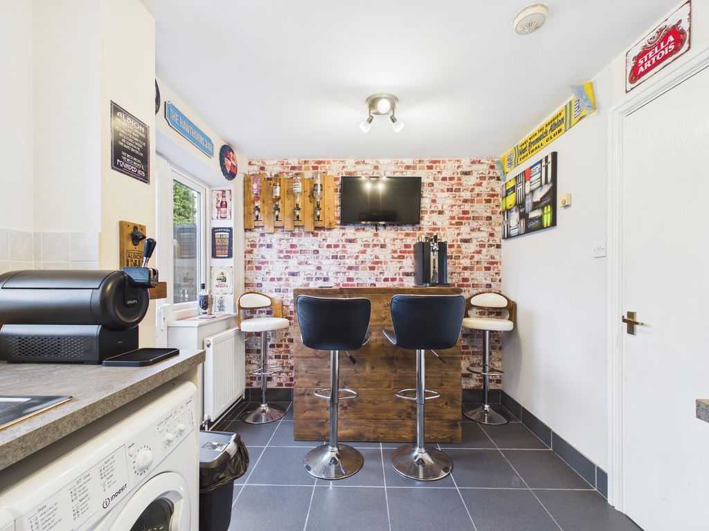 Property photo 3 of 12 Photo 2