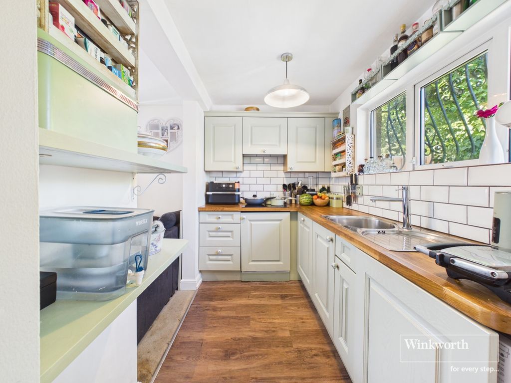 Property photo 2 of 10 Kitchen