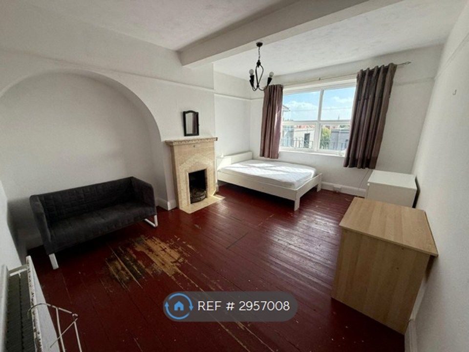 Property photo 1 of 3