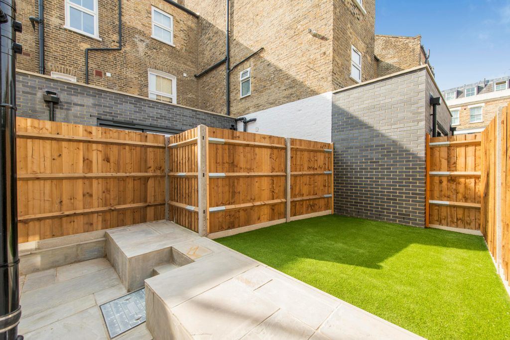 Property photo 2 of 14 Garden