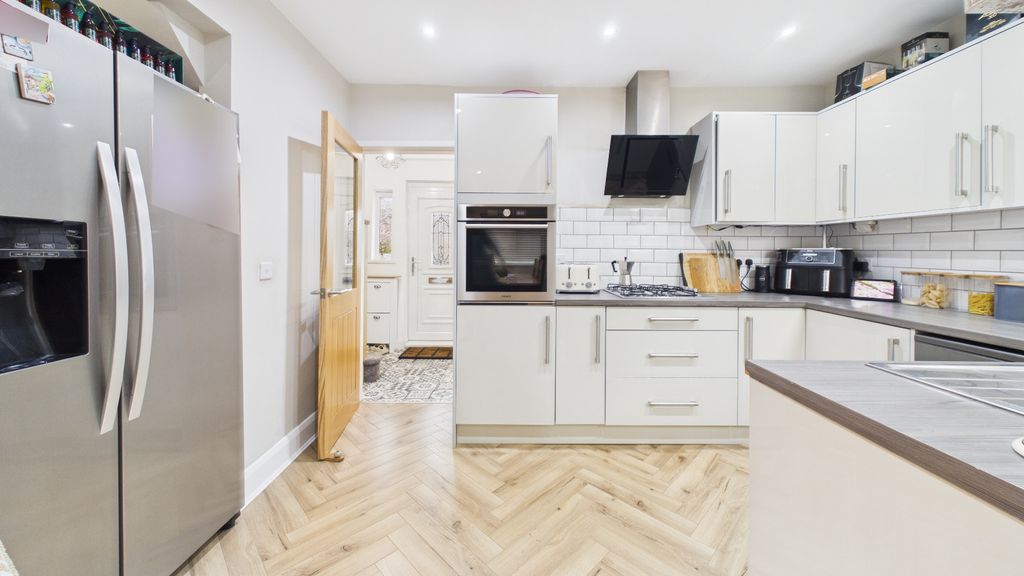 Property photo 2 of 32 5893243