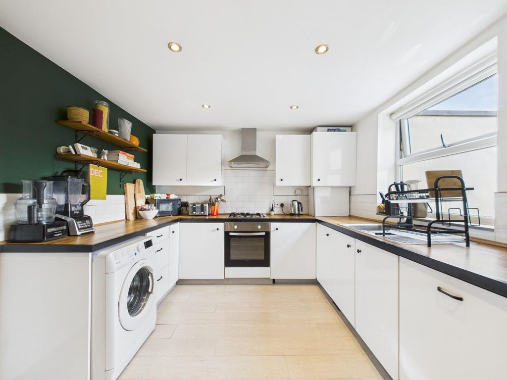 Property photo 3 of 24 Cam01530G0-Pr0363-Still021.Jpg