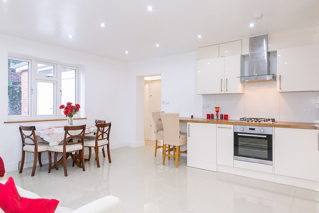 Property photo 2 of 22 Open Plan Living