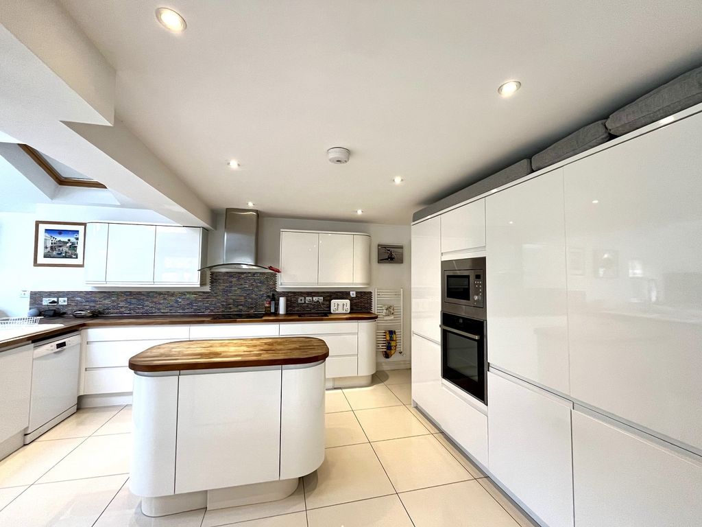 Property photo 3 of 21 Not Specified