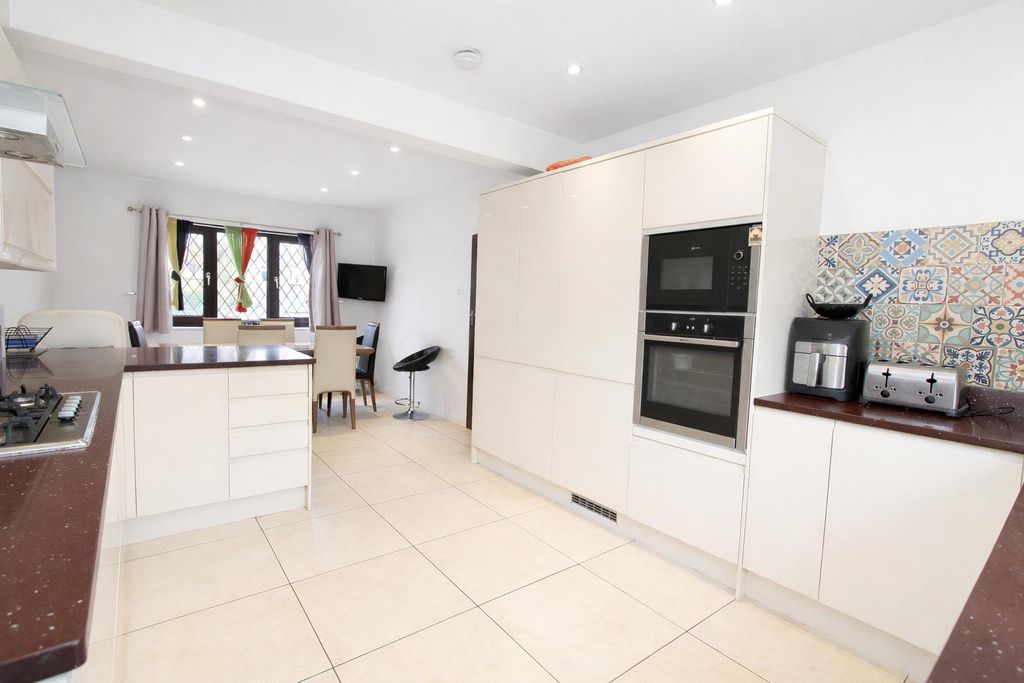 Property photo 3 of 16 Kit B.Jpg