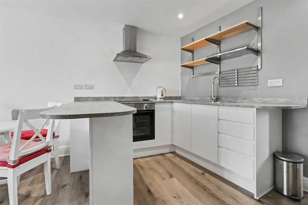 Property photo 3 of 9 3 - Picture No. 03