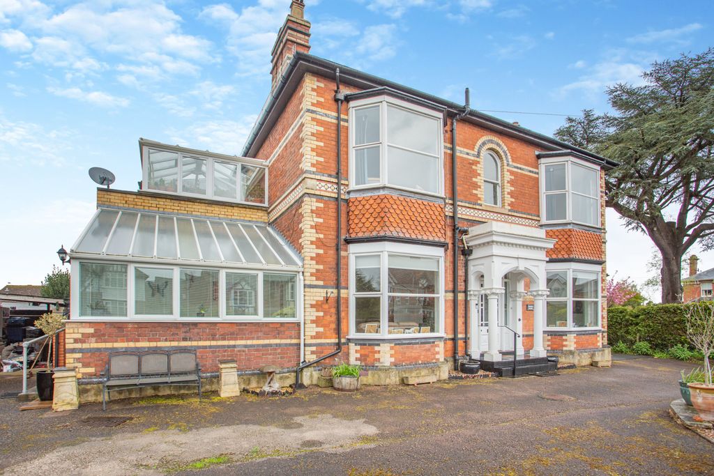 Property photo 1 of 25