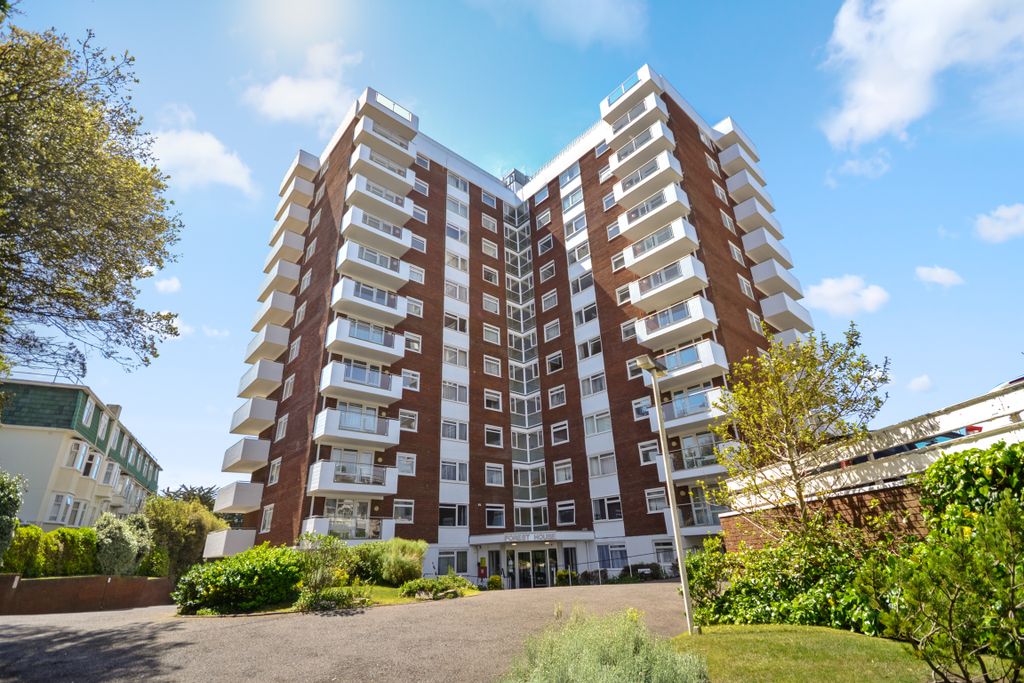 Property photo 1 of 17 Flat 1, Forest House, 1 Russell Cotes Road, Bournemouth, Bh1 3Ua