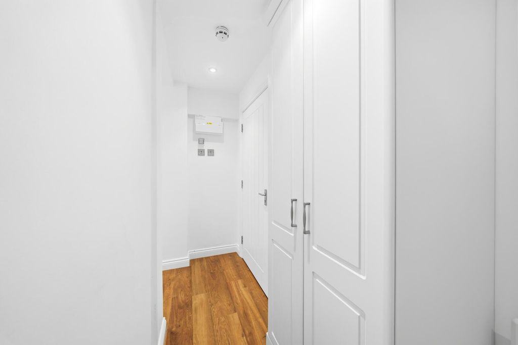 Property photo 3 of 17 Hallway