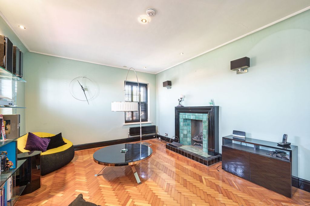 Property photo 2 of 7
