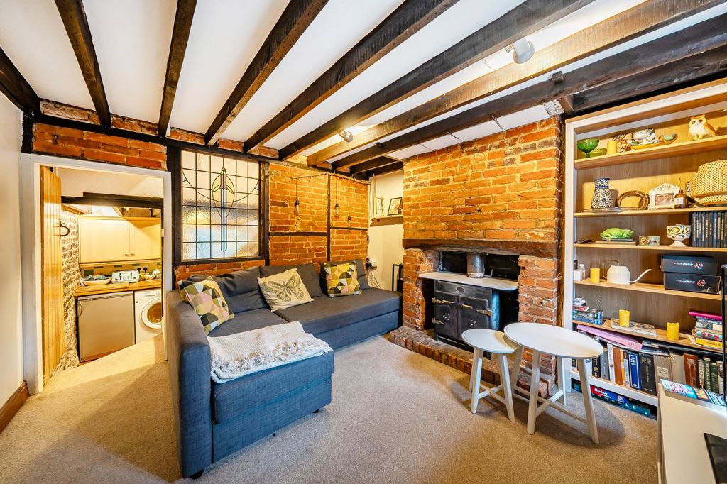 Property photo 2 of 9 Picture No. 11