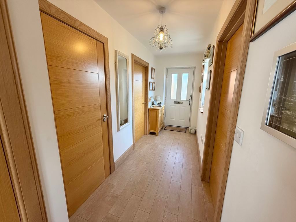 Property photo 2 of 12 Entrance Hall