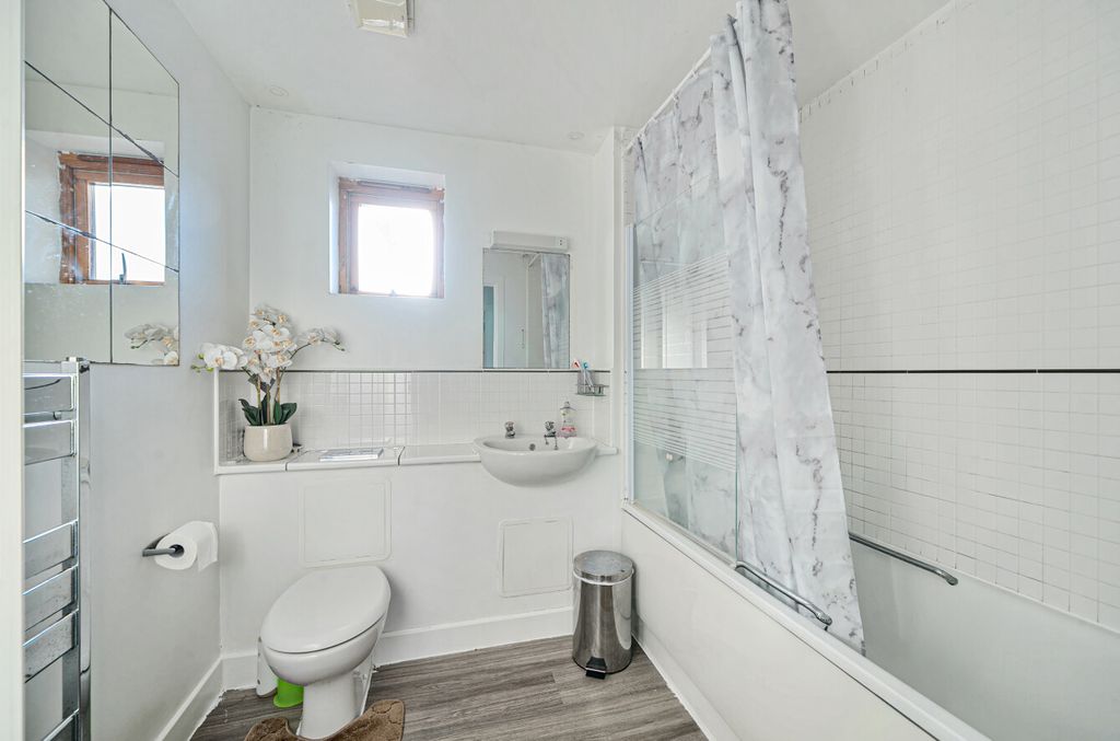 Property photo 3 of 16 1394436-3-695Ba90...