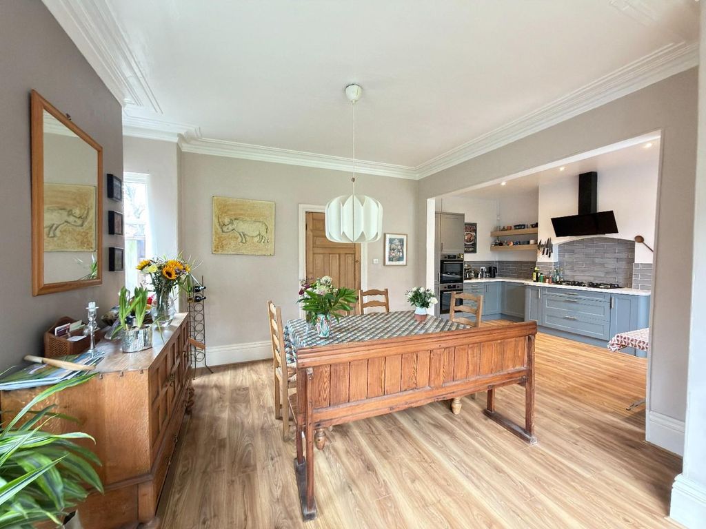 Property photo 3 of 35