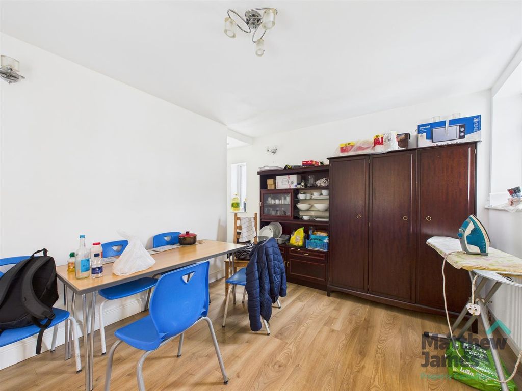 Property photo 3 of 16 Cam03063G0-Pr0141-Still005.Jpg